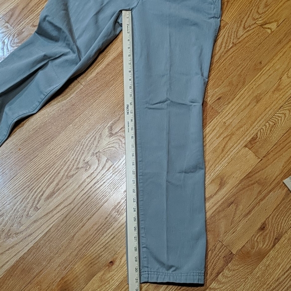 Woman's gray Eddie Bauer pants - Picture 6 of 9